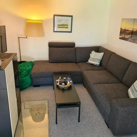 Haus Charenza بيت للعطل *