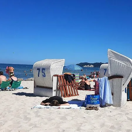 Haus Charenza بيت للعطل